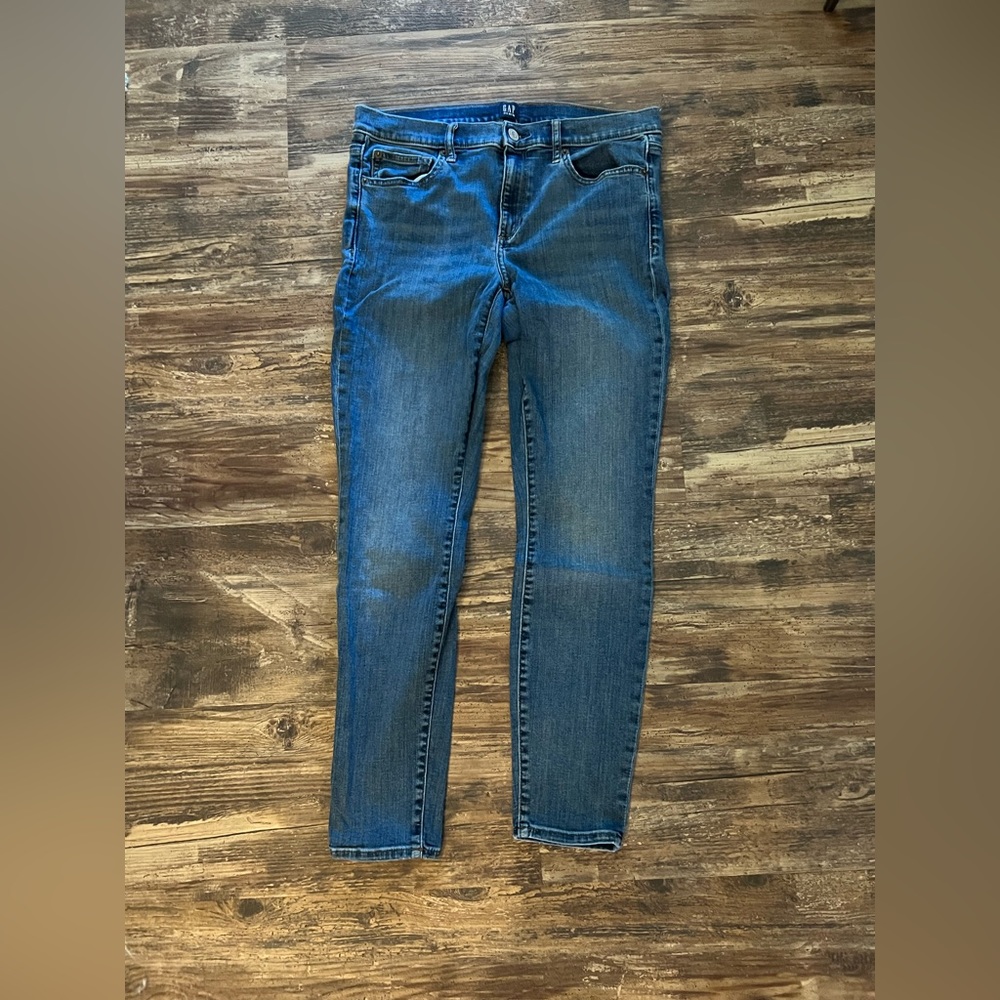 Gap True Skinny 31R jeans EUC